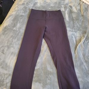 Lulu wunder under capris.